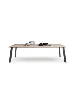 Mesa Manhattan | Devina Nais